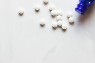 The combination of the 2 drugs seems to display synergistic effects. The combination of the 2 drugs seems to display synergistic effects.